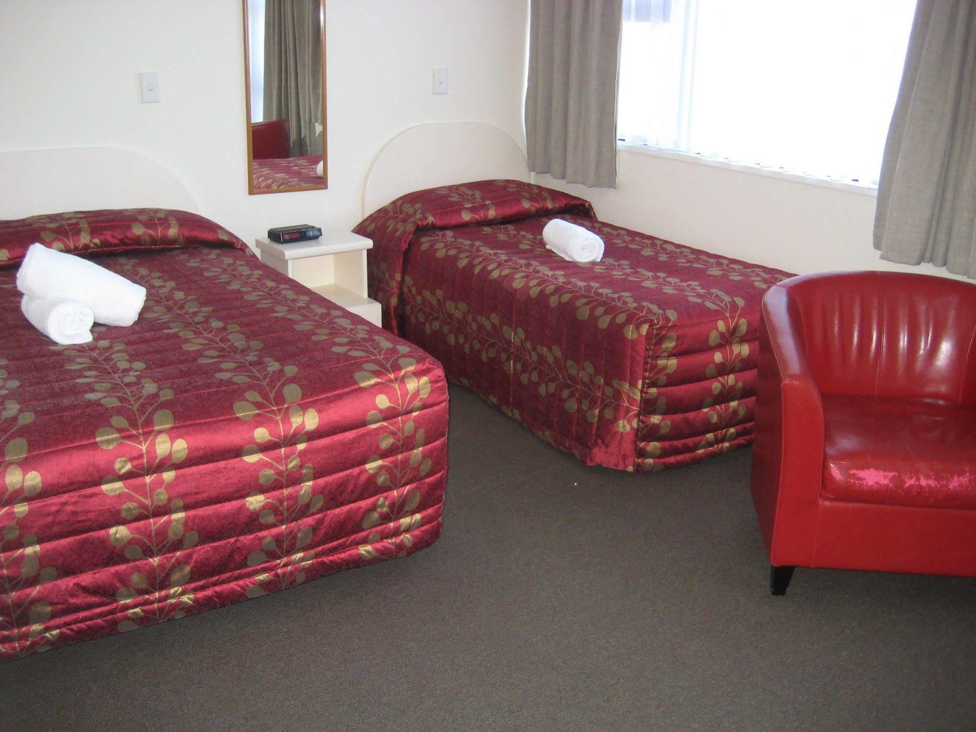 755 Regal Court Motel Dunedin Bagian luar foto